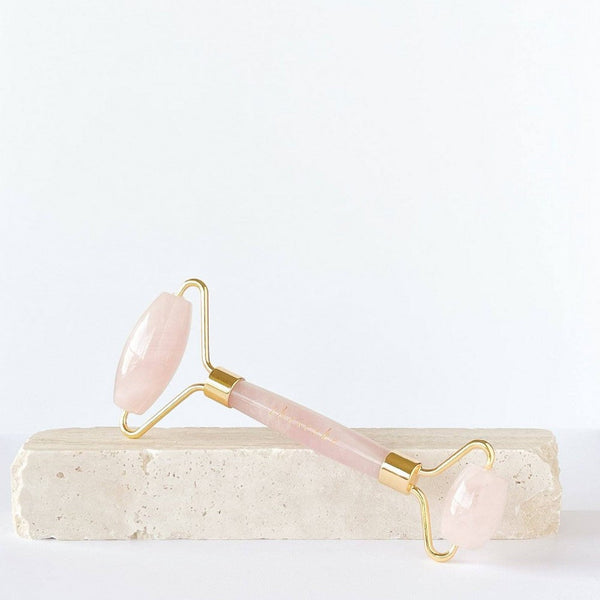 THESEEKE ROSE QUARTZ CRYSTAL FACE ROLLER THESEEKE